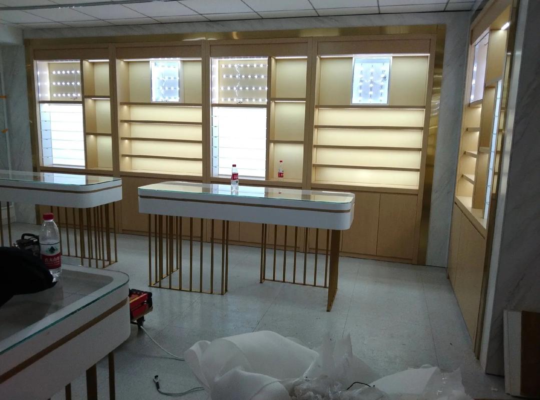 上海樓店商會裝修工程進入尾聲 聚焦眼鏡店裝修與展示柜設計安裝